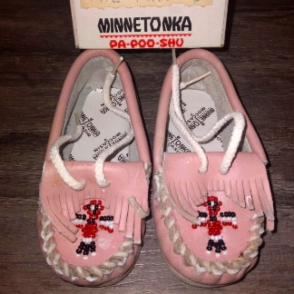 ♡AUTHENTIC, BN hand-made, beaded Minnetonka Moccasins